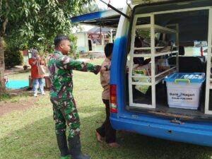 Satgas TNI Manunggal Membangun Desa (TMMD) Reguler ke-125 Kodim 0310/SS dalam melaksanakan kegiatan non fisik di Nagari Sungai Kambut,