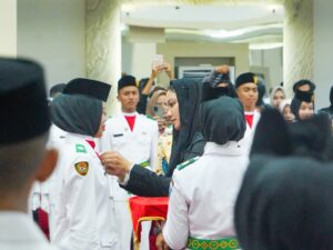 Dalam Suasana Khidmat, 74 Anggota Paskibraka Dharmasraya 2025 Resmi Dikukuhkan