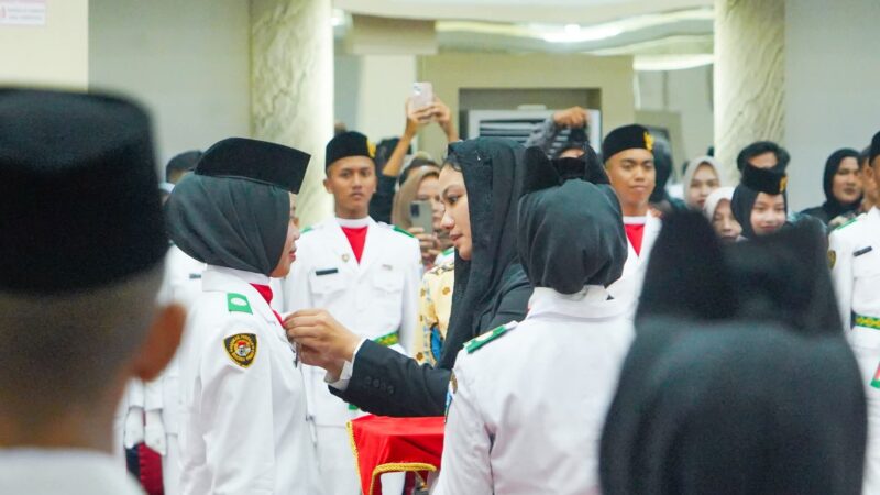 Dalam Suasana Khidmat, 74 Anggota Paskibraka Dharmasraya 2025 Resmi Dikukuhkan