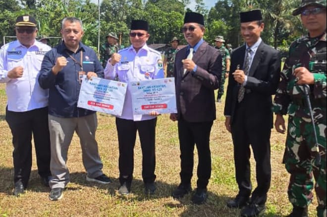 TMMD 125, PT Semen Padang Salurkan 500 Zak Semen untuk Pembangunan Desa di Solsel dan Dharmasraya
