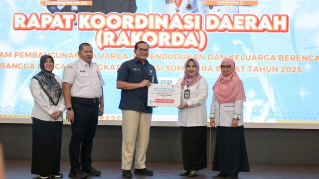 Perkuat Sinergi dengan BKKBN, Semen Padang Salurkan Bantuan Stunting di Sumbar Rp80,5 Juta