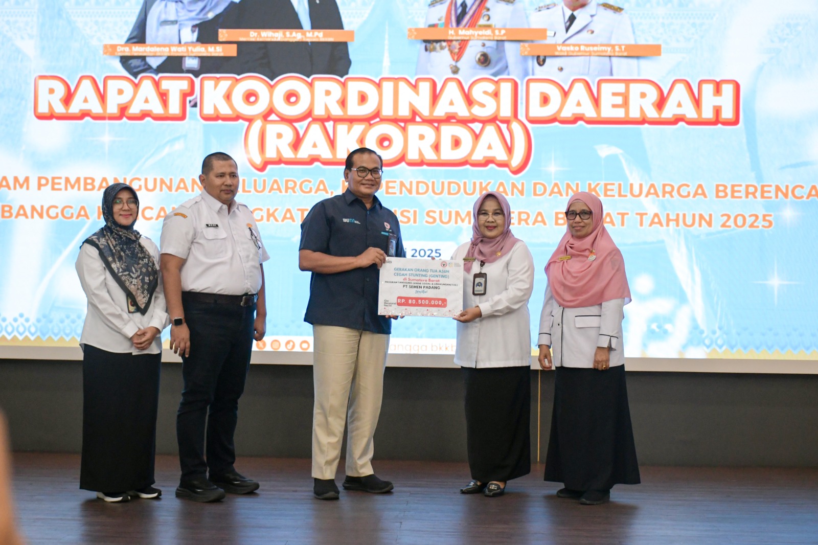 Perkuat Sinergi dengan BKKBN, Semen Padang Salurkan Bantuan Stunting di Sumbar Rp80,5 Juta