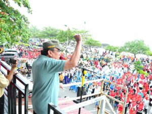 HJK Padang ke-356, Ratusan Warga Lintas Suku dan Agama Lakukan Aksi Bersih Pantai Padang