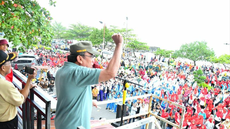 HJK Padang ke-356, Ratusan Warga Lintas Suku dan Agama Lakukan Aksi Bersih Pantai Padang