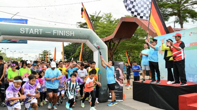 Meriah, Ribuan Warga Padang Ikuti Fun Run di Pantai Cimpago