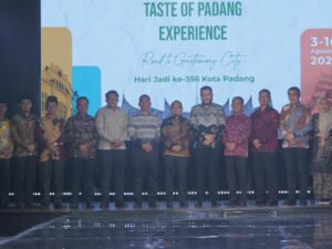 Usung Tema 'Taste of Padang Experience, Road to Gastronomy City' Wako Fadly Amran Resmikan Rangkaian HJK Padang ke-356