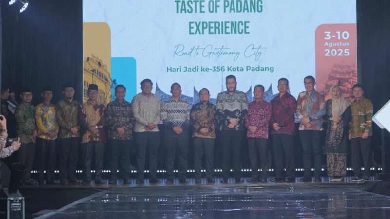 Usung Tema 'Taste of Padang Experience, Road to Gastronomy City' Wako Fadly Amran Resmikan Rangkaian HJK Padang ke-356