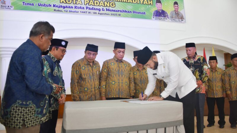 Wako Fadly Amran Kukuhkan Pengurus Pimpinan Daerah Muhammadiyah Kota Padang