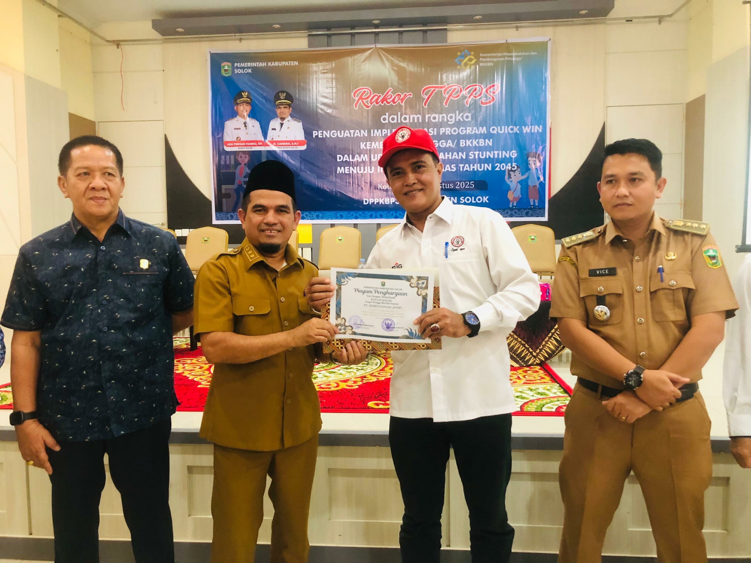 Aktif dalam Program GENTING, Semen Padang Terima Penghargaan dari Pemkab Solok