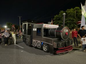 Meriahkan Pawai Telong Telong HJK Padang ke-356, KAI Sumbar Tampilkan Replika Mak Itam