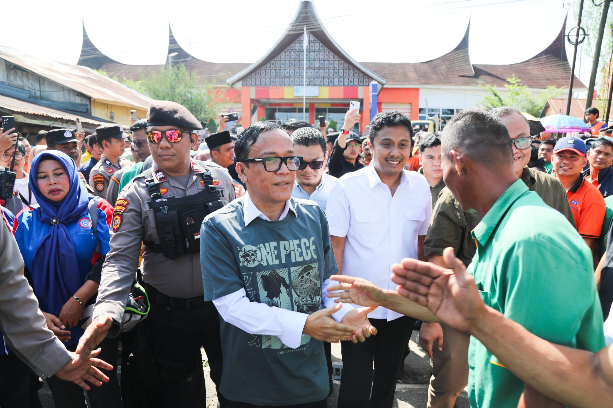 4 Bulan Tak Digaji, 750 Karyawan PT Bumi Sarimas Mengadu ke Wamenaker dan Wagub Sumbar