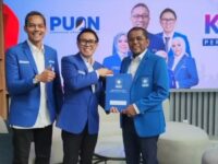 Sekjen PAN Resmi Serahkan SK Pengangkatan Ketua DPW PAN Sumbar ke Arisal Aziz