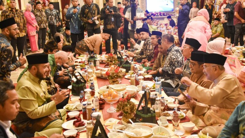 Sambut Delegasi ICCN dan DMDI, Pemko Padang Gelar Makan Bajamba di Rumah Gadang Baiturrahmah