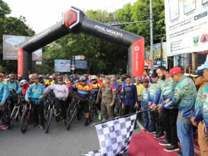 Dilepas Wako Padang, 30 Ribu Peserta Ikuti Gowes Siti Nurbaya Adventure IX