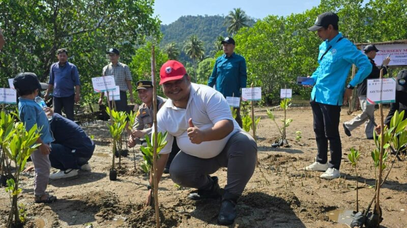 Dukung Pelestarian Pesisir, Semen Padang Ikut Tanam 1.000 Bibit Mangrove di Sungai Pisang