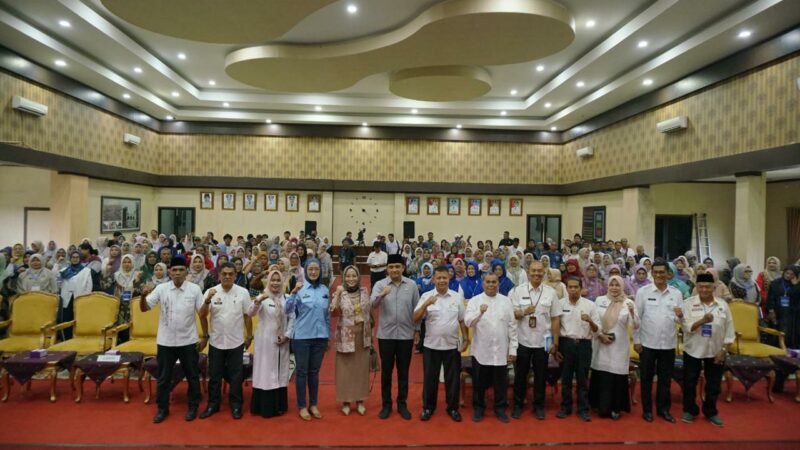 Anggota DPR Ade Rizki Pratama Sosialisasikan Program MBG di Payakumbuh