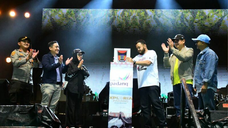 Dihibur Armada, Wako Fadly Amran Resmi Tutup Rangkaian HJK Padang ke-356