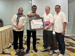 PT Semen Padang Beri Penghargaan Distributor, Pri Gustari: Sinergi Kunci Menangkan Persaingan