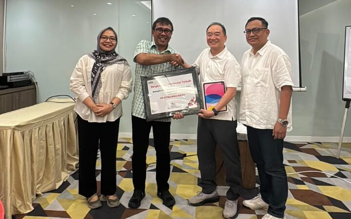 PT Semen Padang Beri Penghargaan Distributor, Pri Gustari: Sinergi Kunci Menangkan Persaingan