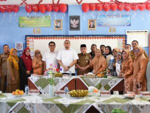 Wawako Maigus Dampingi Anggota DPR Andre Rosiade Pantau MBG di Padang