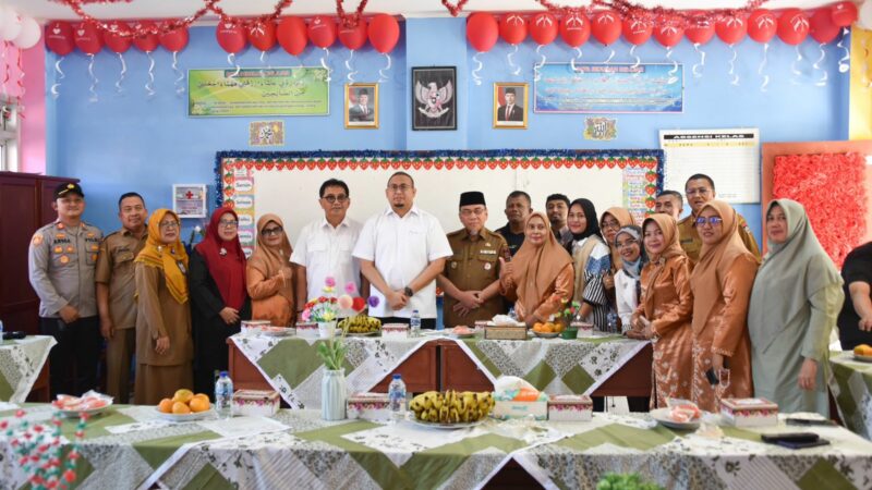 Wawako Maigus Dampingi Anggota DPR Andre Rosiade Pantau MBG di Padang