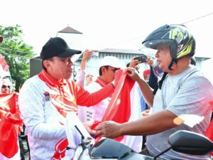 Program 10 Juta Bendera, Pemko Padang Bagikan 15.000 Bendera Merah Putih