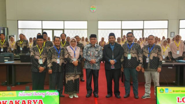 Jadi Pemateri di MAN 3 Padang Plus, Wawako Maigus Sosialisasikan Smart Surau