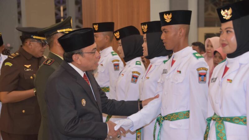 Wawako Maigus Nasir Kukuhkan 54 Anggota Paskibraka Kota Padang