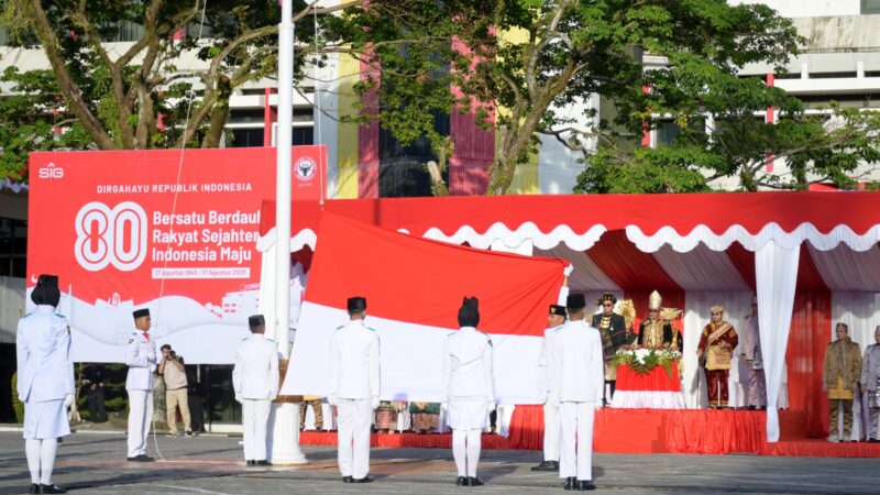 Upacara HUT RI ke-80, Dirut PT Semen Padang Kobarkan Semangat Kebangkitan