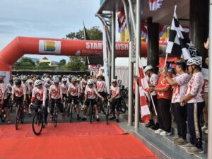 Gubernur Sumbar Lepas Peserta Gowes Parade Merah Putih 80 Kilometer