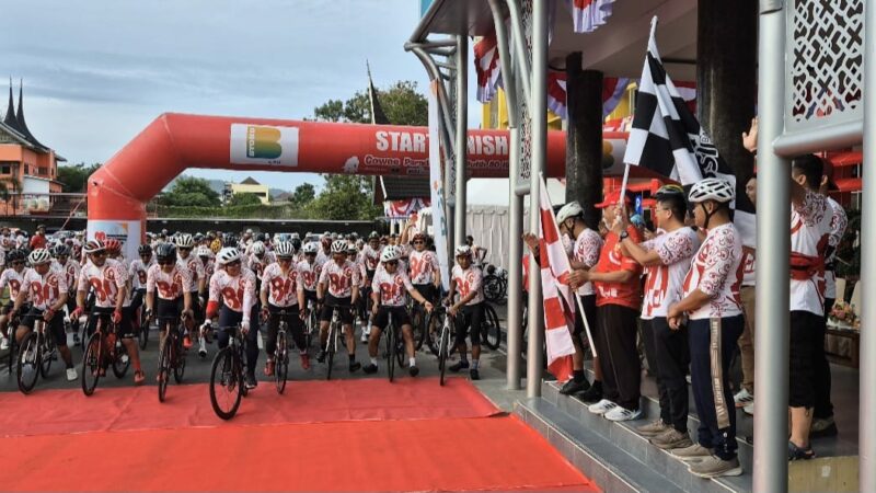 Gubernur Sumbar Lepas Peserta Gowes Parade Merah Putih 80 Kilometer