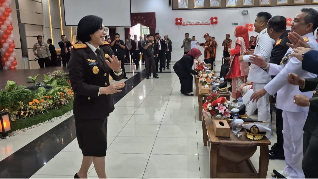 Forkopimda Sumbar Meriahkan Nonton Bareng Upacara HUT ke-80 RI dengan Joget Tabolabale