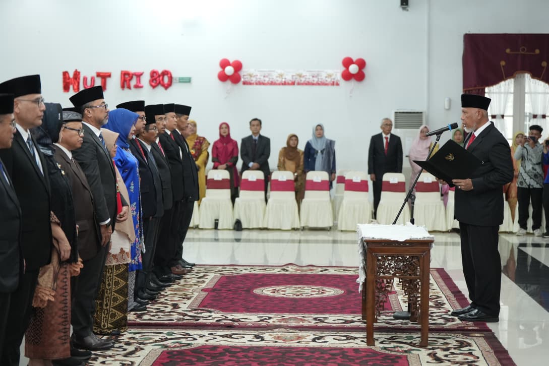 Pelantikan 14 Pejabat Pemprov Sumbar, Mahyeldi: Untuk Perkuat Kinerja dan Tingkatkan Pelayanan