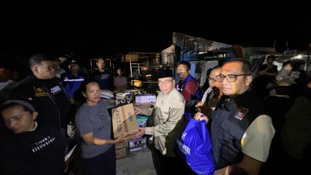 Salurkan Bantuan, Wawako Padang Kunjungi Korban Kebakaran di Lubuk Begalung