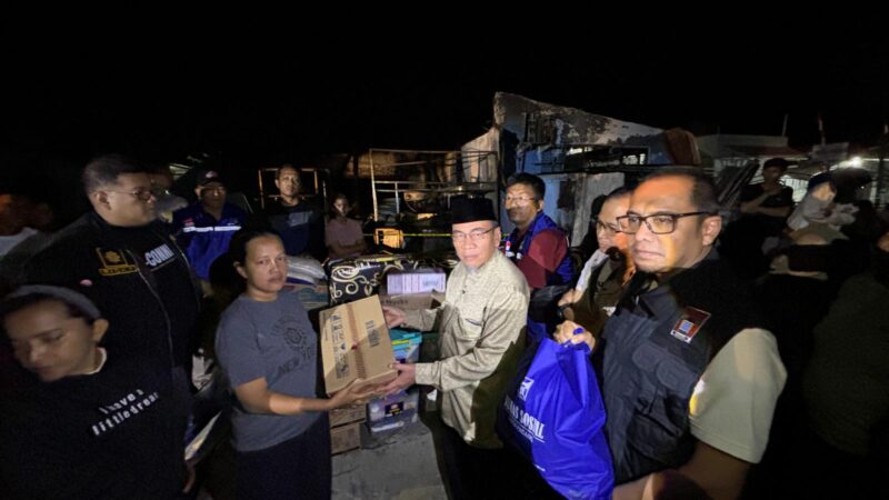 Salurkan Bantuan, Wawako Padang Kunjungi Korban Kebakaran di Lubuk Begalung