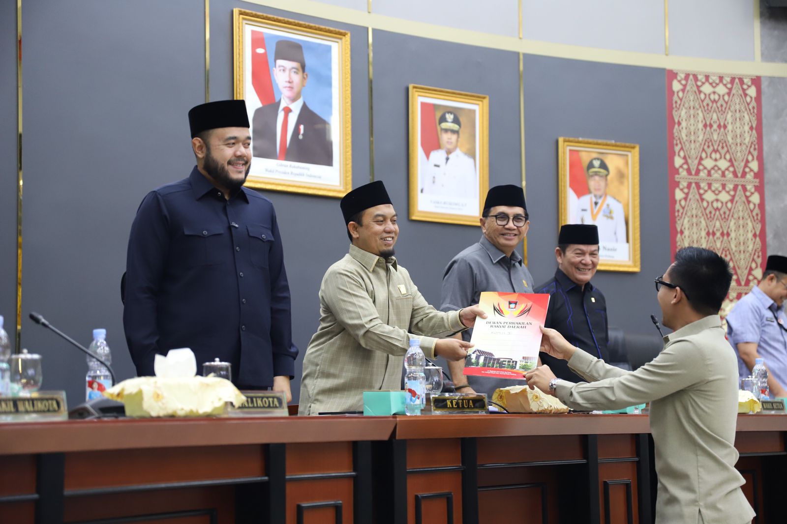 Hadiri Rapat Paripurna DPRD, Wako Padang Soroti Kinerja Legislasi dan Target Adipura