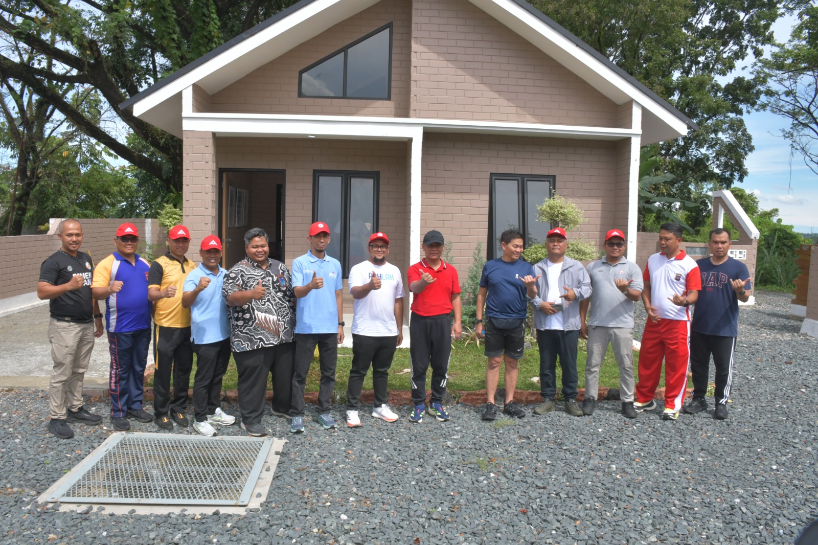 Lihat Rumah Contoh, Kapolda Sumbar Apresiasi Inovasi Sepablock PT Semen Padang