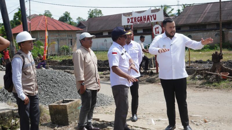 Pemko Padang mulai melakukan melakukan perbaikan jalan di Palarik, Kelurahan Air Pacah, Kecamatan Koto Tangah. Sebelumnya, warga sudah