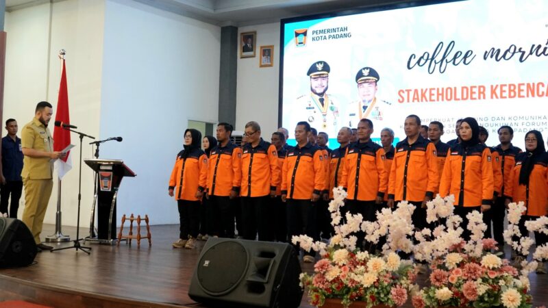 Wali Kota Padang, Fadly Amran mengukuhkan Forum Kelompok Siaga Bencana (FKSB) Kota Padang Periode 2025-2030. Pengukuhan itu dilaksanakan