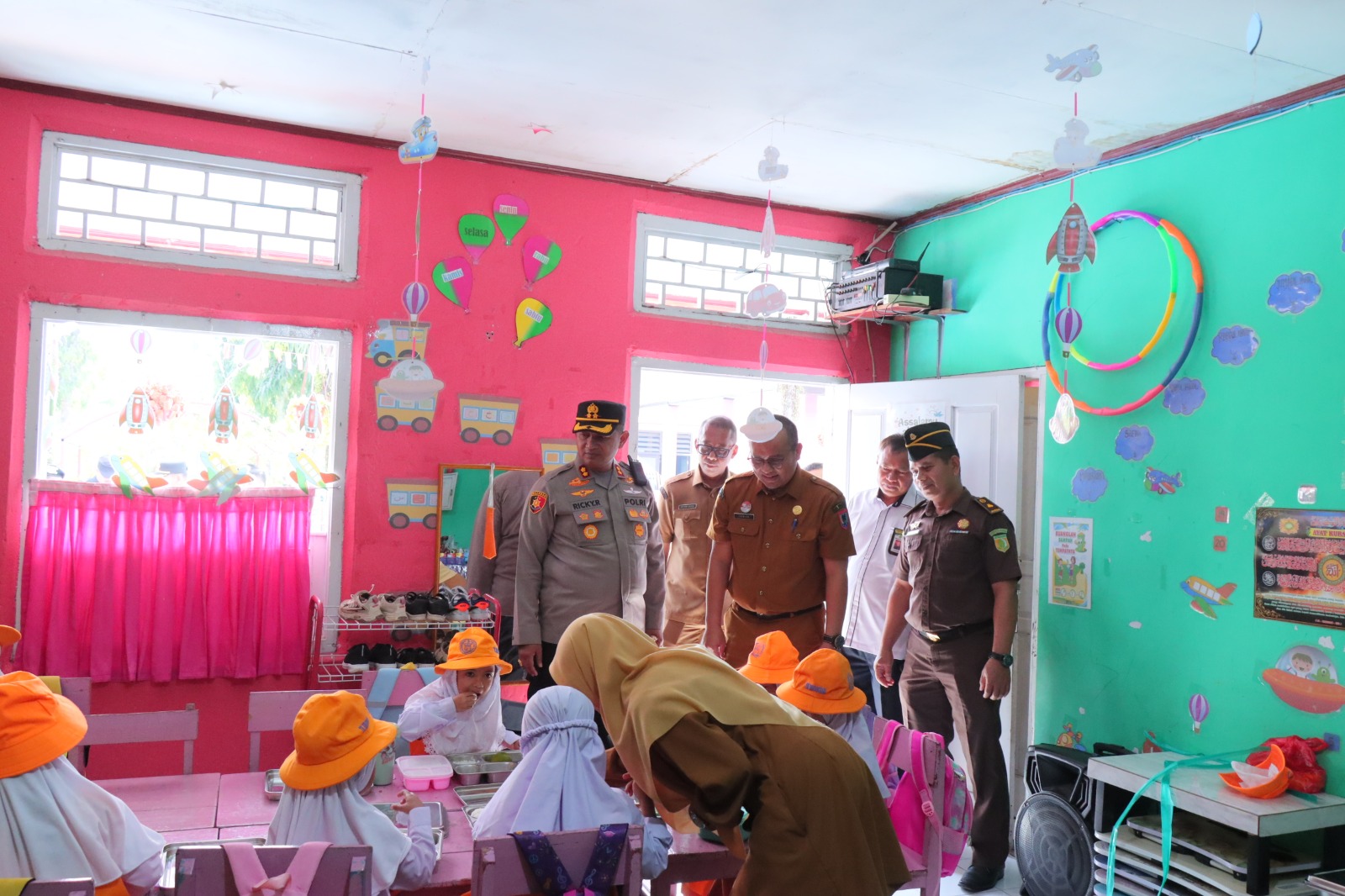 SPPG YKB Polres Payakumbuh Mulai Distribusikan MBG untuk Ribuan Pelajar