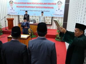 Sebanyak 14 pejabat Jabatan Pimpinan Tinggi Pratama (JPTP) di lingkungan Pemko Payakumbuh dikukuhkan dan dilantik oleh Wali Kota Zulmaeta