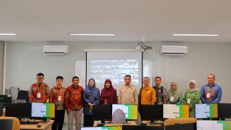 Rektor Universitas Islam Negeri (UIN) Imam Bonjol Padang, Prof. Dr. Hj. Martin Kustati, M.Pd hadir sebagai bagian dari Tim Monitoring
