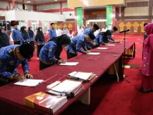 Kemenag RI menggelar pelantikan Pegawai Pemerintah dengan Perjanjian Kerja (PPPK) Tahap I Tahun 2024 secara serentak di seluruh satuan kerja.