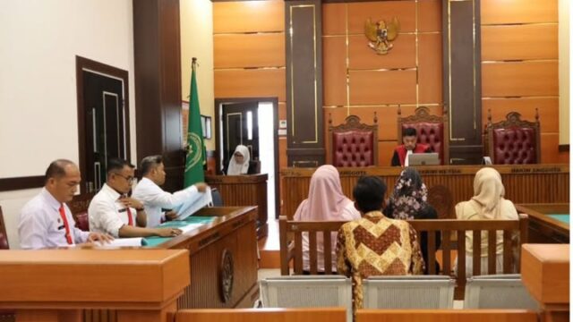 Sebanyak enam pelanggar peraturan daerah (perda) menjalani sidang pidana ringan (tipiring) di Pengadilan Negeri Padang