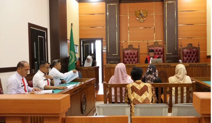 Sebanyak enam pelanggar peraturan daerah (perda) menjalani sidang pidana ringan (tipiring) di Pengadilan Negeri Padang