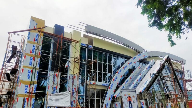 Pembangunan gedung perpustakaan Padang yang berada di Jalan Bagindo Aziz Chan, persis di sampung Gedung Youth Center, sudah hampir rampung.