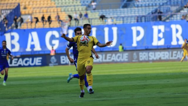 Semen Padang saat berhadapan dengan Persib Bandung pada liga Super League 2025/2026, Sabtu 09/08/2025 di Stadion Gelora Bandung Lautan Api.
