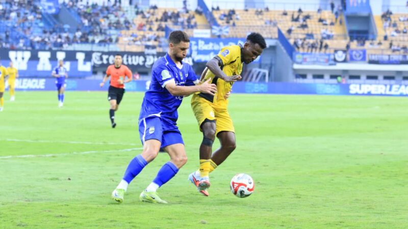 Semen Padang FC harus menelan kekalahan dengan skor akhir 2-0 saat menghadapi Persib Bandung pada putaran pertama liga Super League
