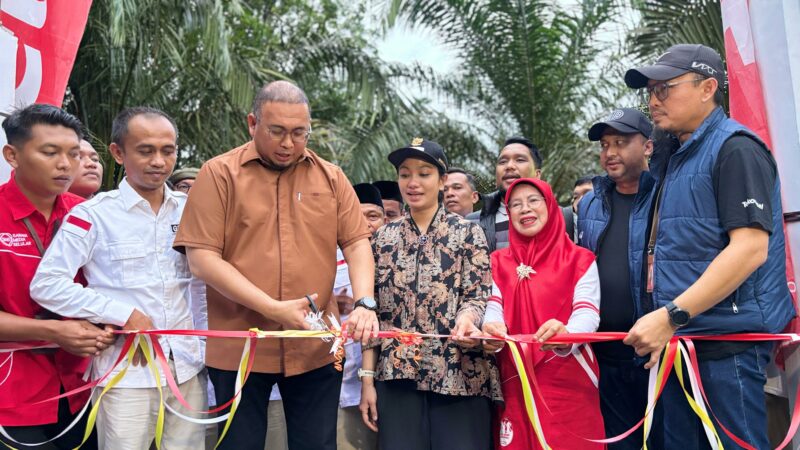 Wakil Ketua Komisi VI DPR RI Andre Rosiade meresmikan pemakaian tower BTS Telkomsel di Nagari Sinamar, Kecamatan Asam Jujuhan, Dharmasraya