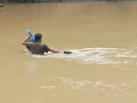 Beberapa waktu lalu viral video seorang penghulu di Pasaman rela menyeberangi arus sungai yang deras demi menjalankan tugas melangsungkan